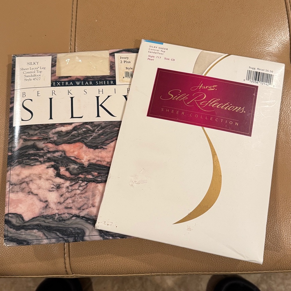 Berkshire Silky Sheer Pantyhose in Ivory and Nude